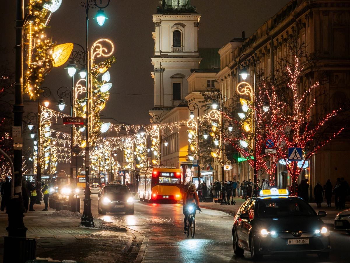 Via Reale illuminata durante il periodo natalizio a Krakowskie Przedmieście, Varsavia